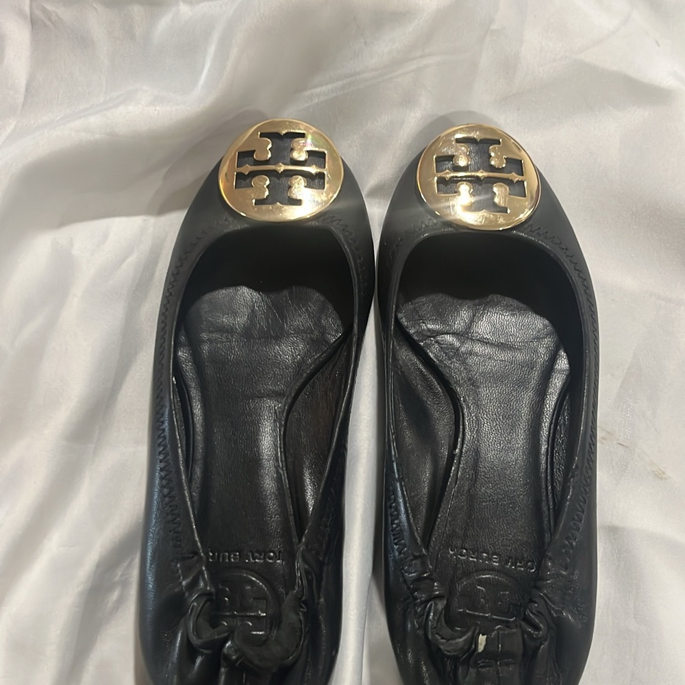 🖤 Tory Burch Black Leather Flats – Gold Logo 🖤